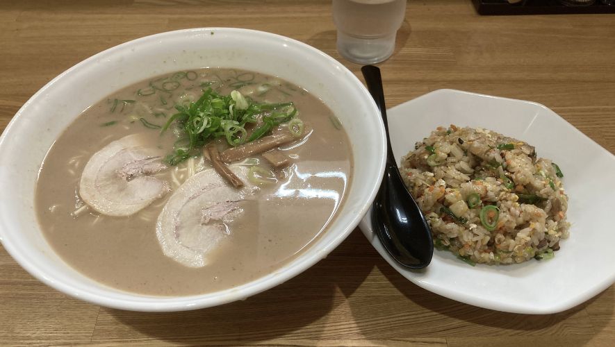 宇部ラーメン（山口県）とチャーハンの画像
